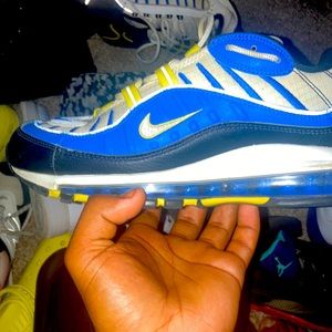 Size 9 no box perfect condition only wear once